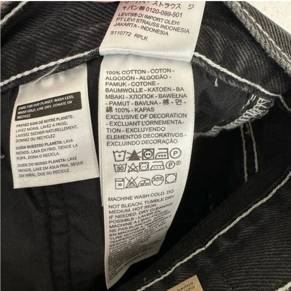 NWT Levi's Women's Ribcage Straight Ankle Jeans Distressed Black Size 30 x 27 - Picture 6 of 9
